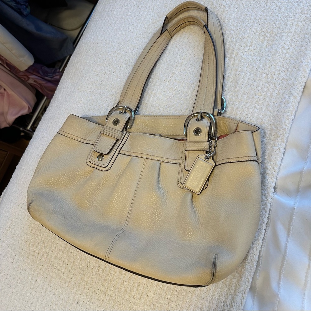 Vintage Coach cream pebble leather shoulder bag